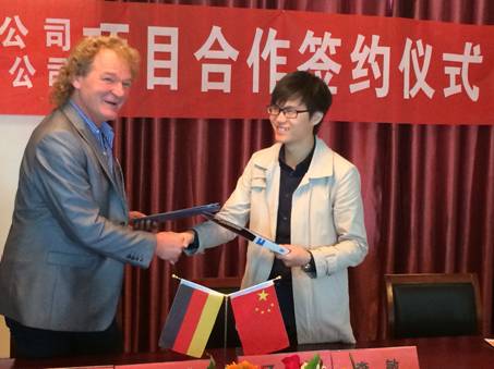 2014年5月陜西滿意環(huán)保建材有限公司*技術顧問聘任簽約儀式！